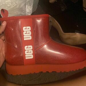 I am selling these red mini ugg boots only worn twice in great condition